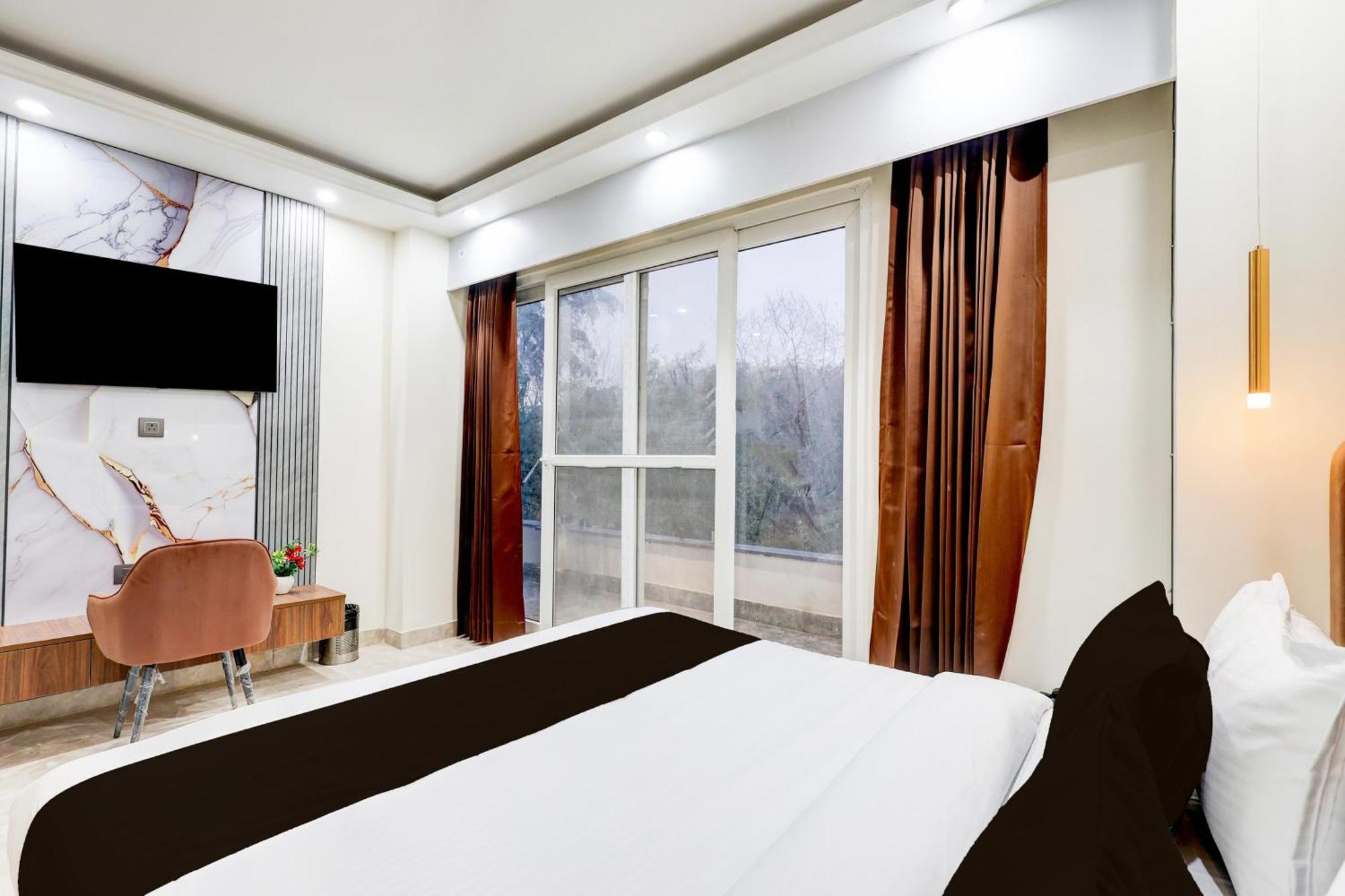 Super Hotel O Sector 43 Gurgáon Kültér fotó